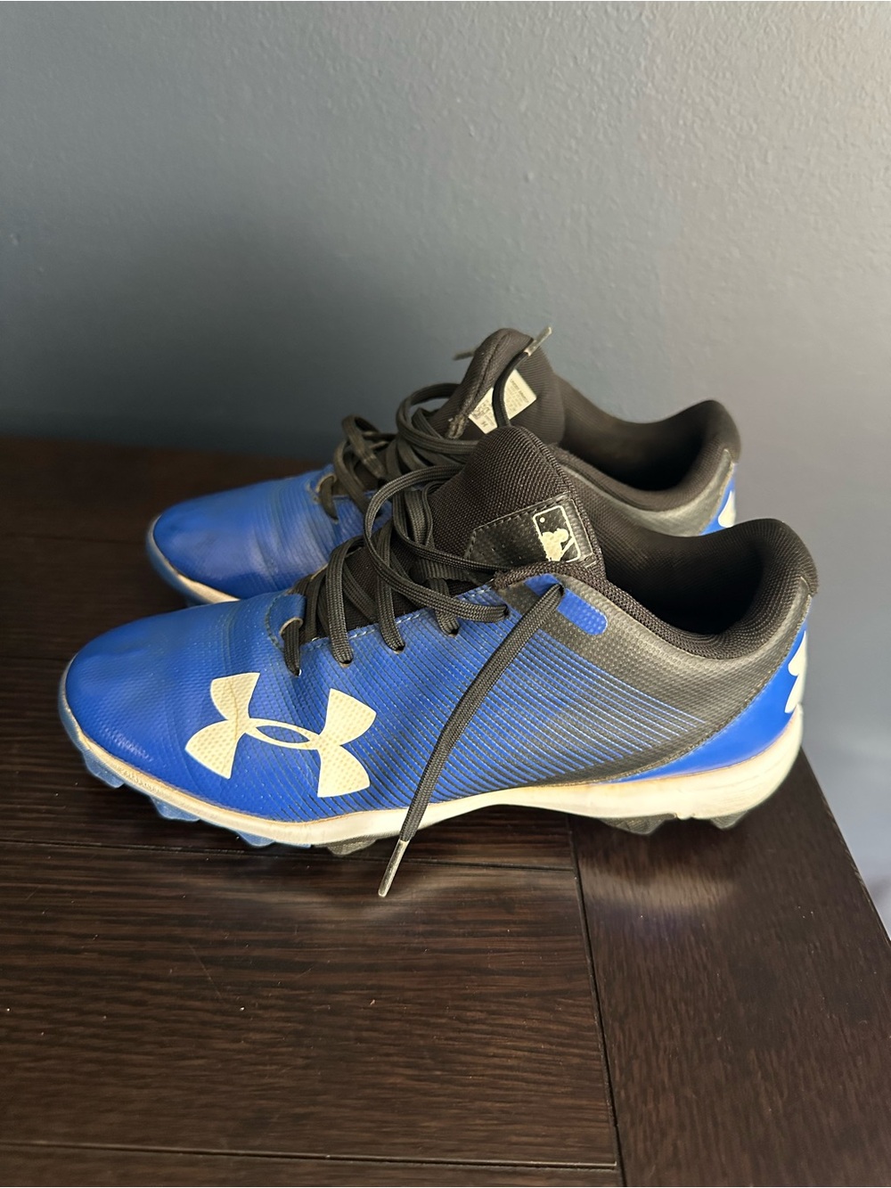 Under Armour boys baseball cleats 5.5